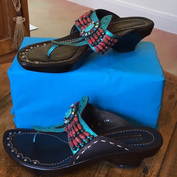 Donald J. Pliner Shoes - Donald J Pliner Sandals size 8 M